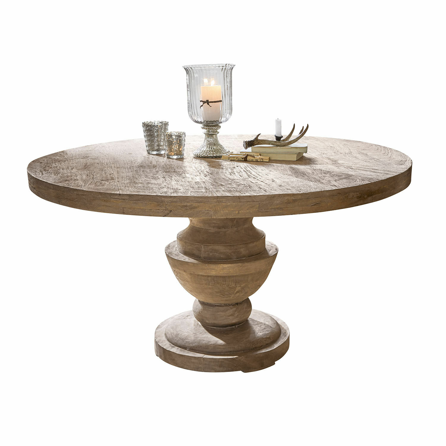 Tafel Retonfey Ronde massiefhouten tafel in natuurlijke kleur met decoratieve kaarsen en boeken erop