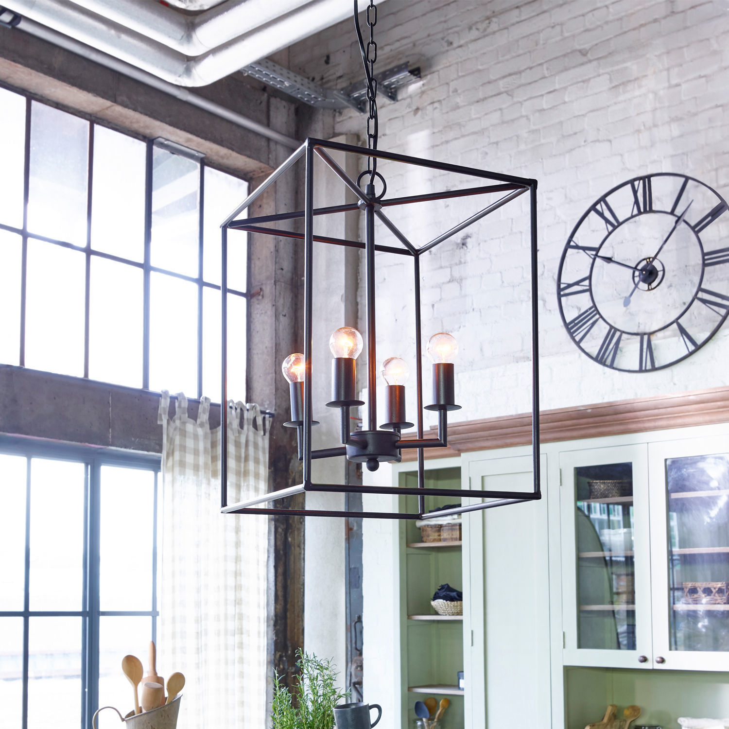 Hanglamp Elian Zwarte metalen hanglamp in kubusvorm met vijf lampen in industriële stijl