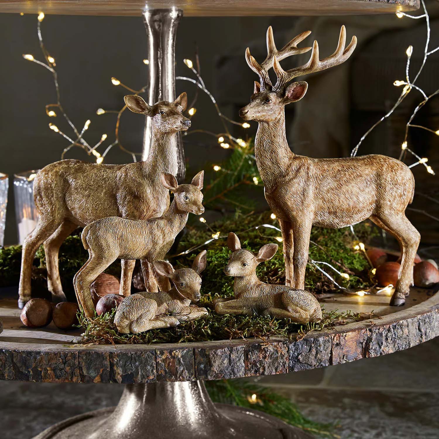 Ensemble de figurines de cerfs en résine marron naturel sur socle en bois pour décoration intérieure