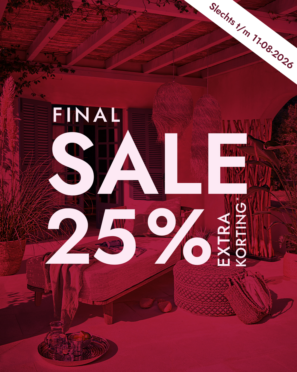 Einduitverkoop 25% korting op meubels en decoratie van natuurlijke materialen in stijlvolle setting