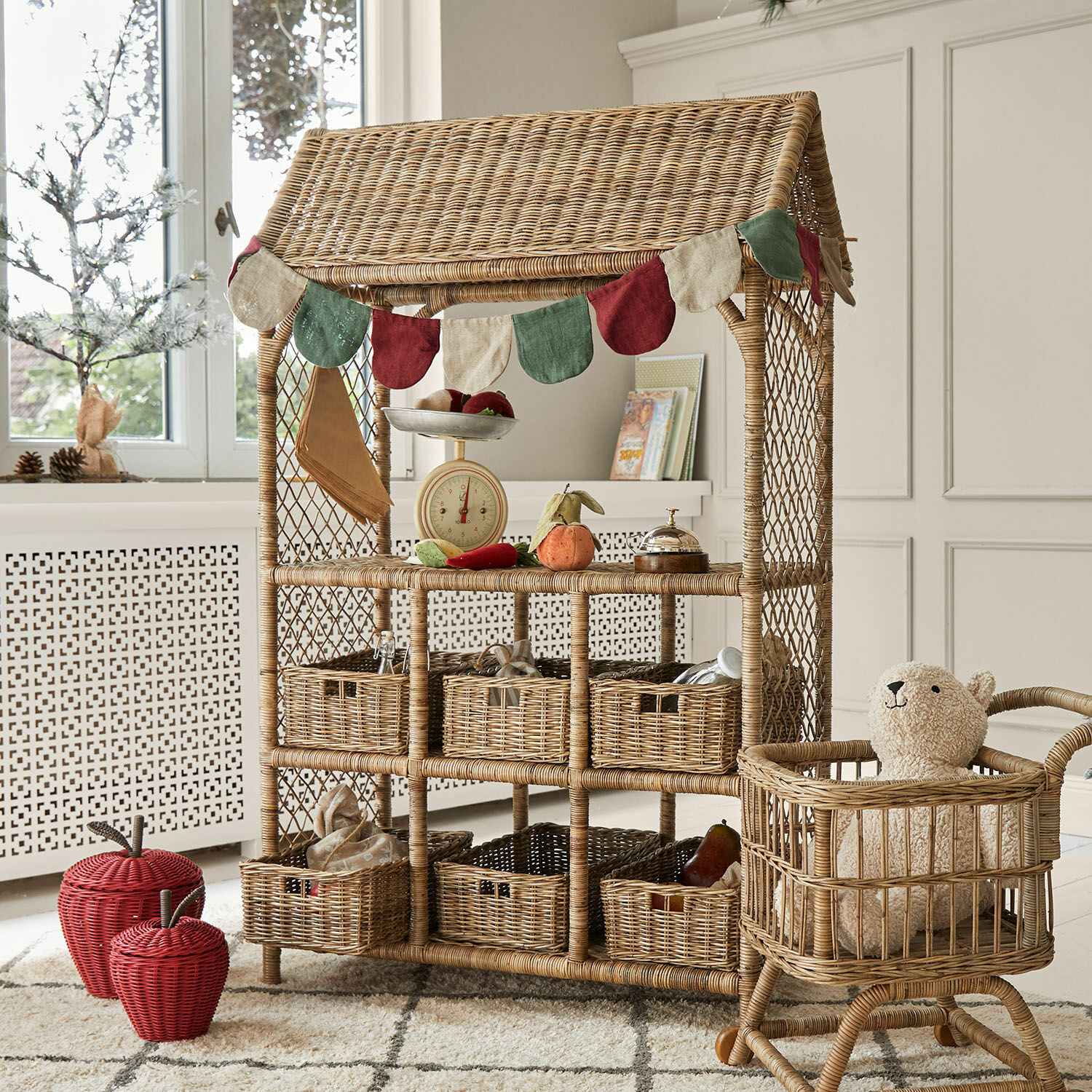Marchande Callidia Étagère en osier naturel avec six paniers et décorations de fruits, rangement pratique pour la maison