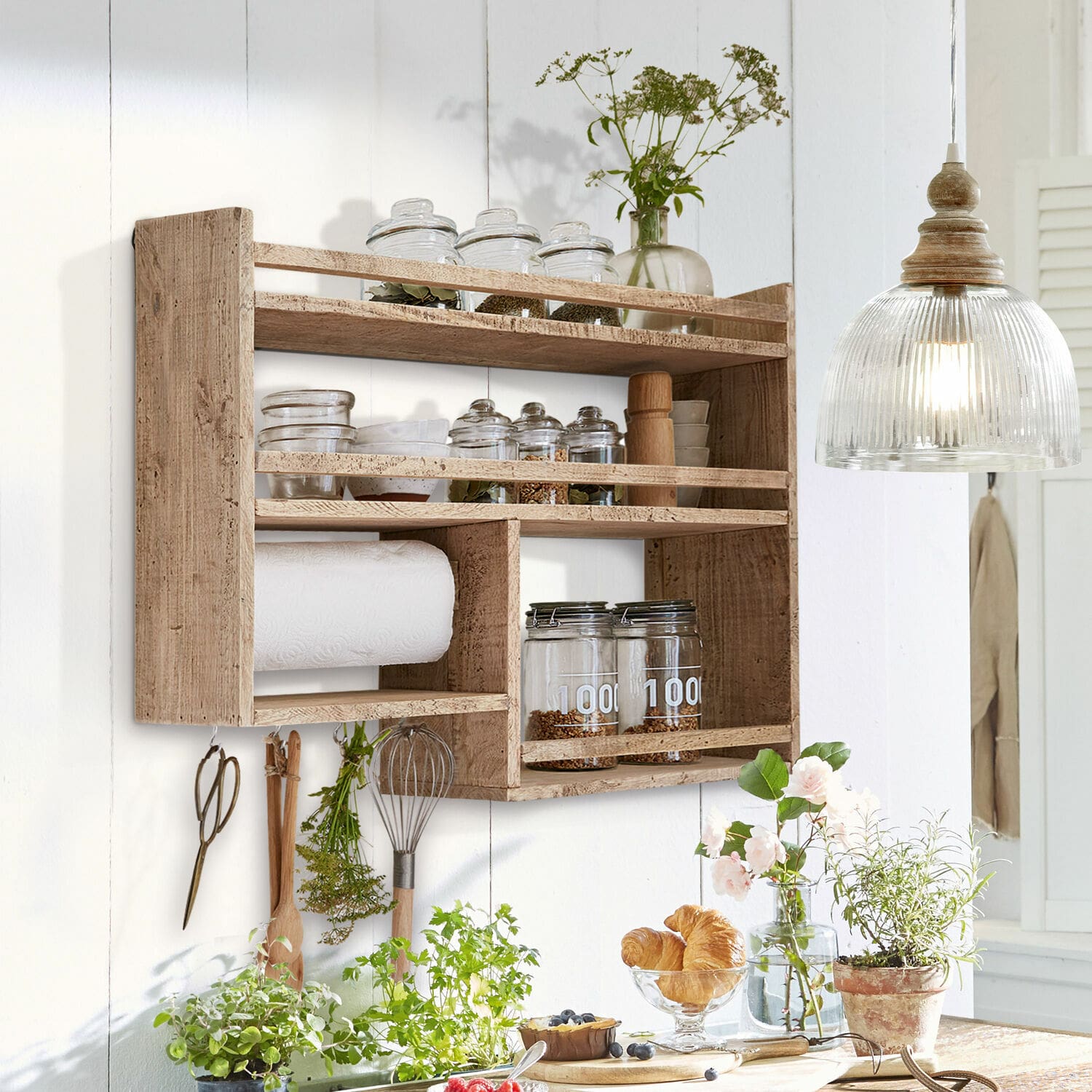 Specerijenrek Loré Rustiek houten wandrek met ruimte voor kruiden en keukenrolhouder voor in de keuken