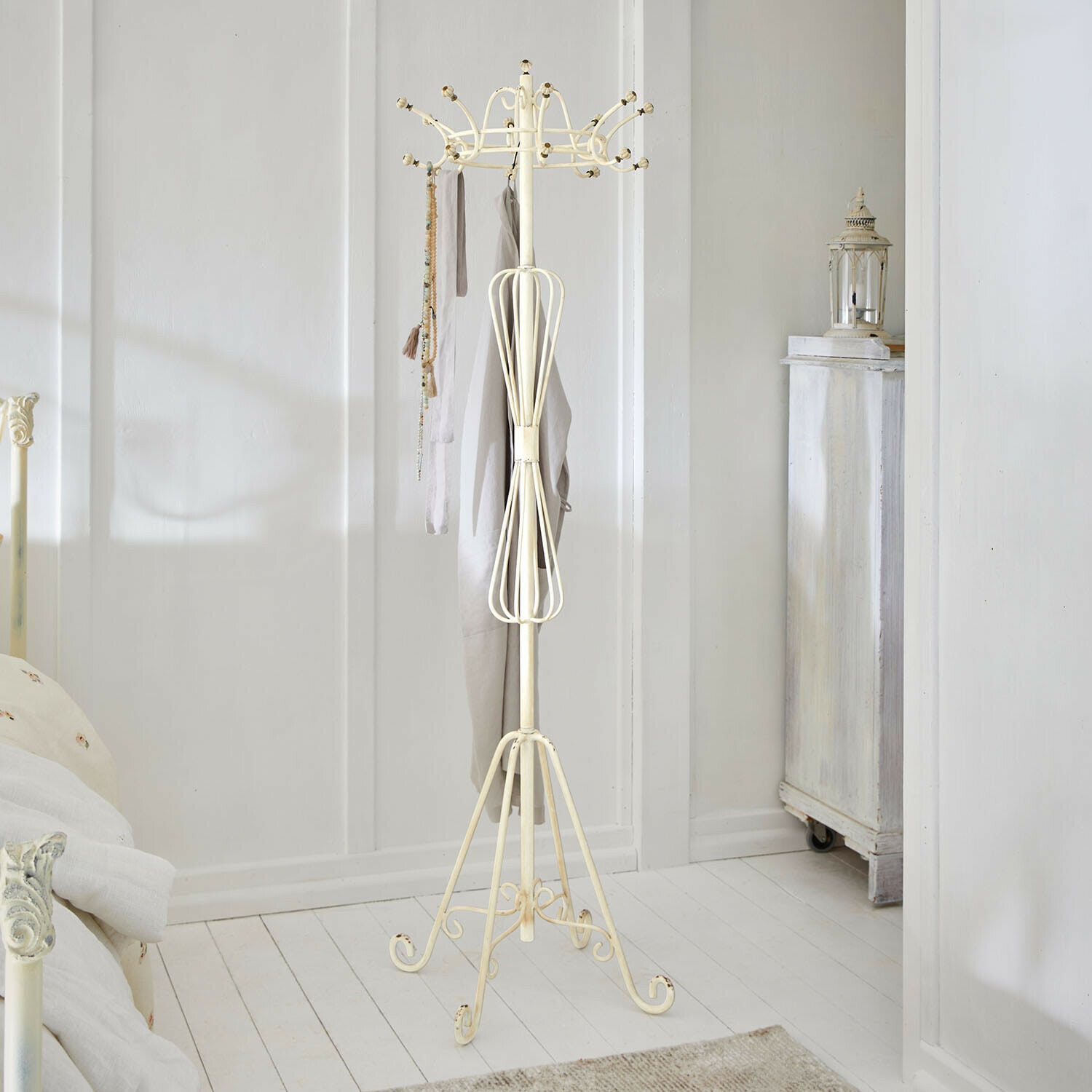 Kapstok Whitlowe Metalen kapstok in crèmekleur met decoratieve haken voor hal of slaapkamer