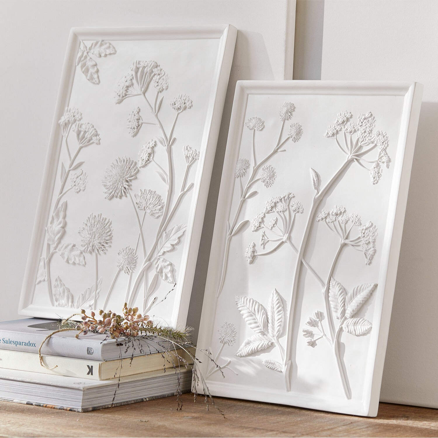 Afbeelding set van 2 Carrefour Witte keramische wandpanelen met plantenreliëf, natuurlijke interieurdecoratie