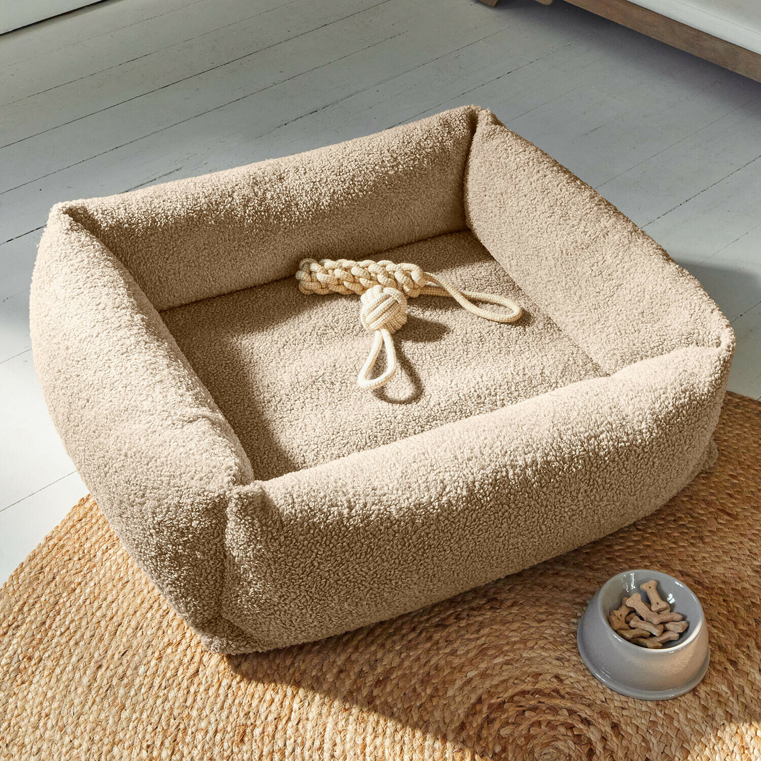 Lit pour animaux Giolena Panier beige en tissu doux avec jouet en corde et gamelle remplie de friandises pour chien