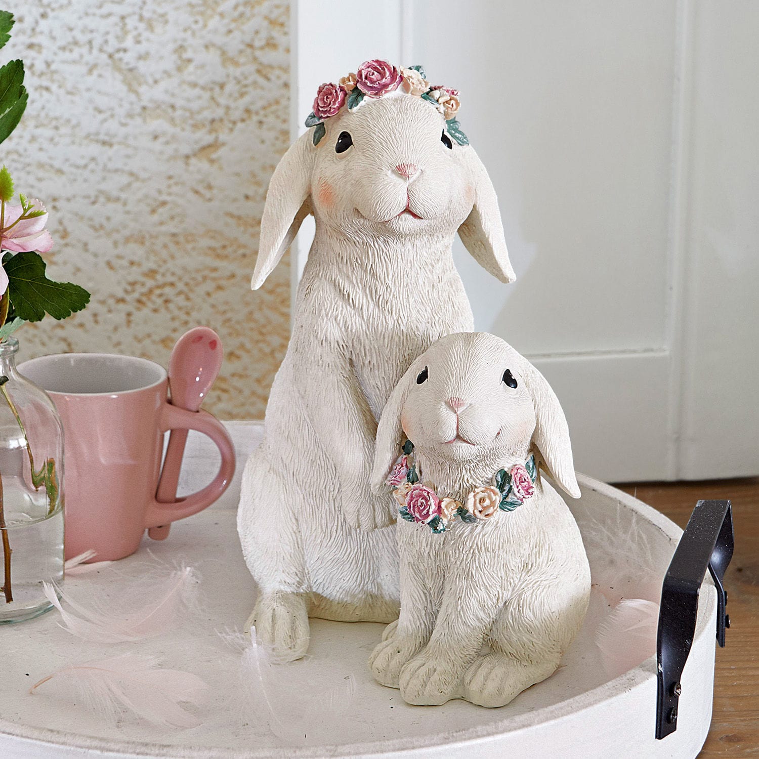 Lapins Sappos Figurines blanches de lapins décoratifs avec couronnes de fleurs, décoration printanière intérieure