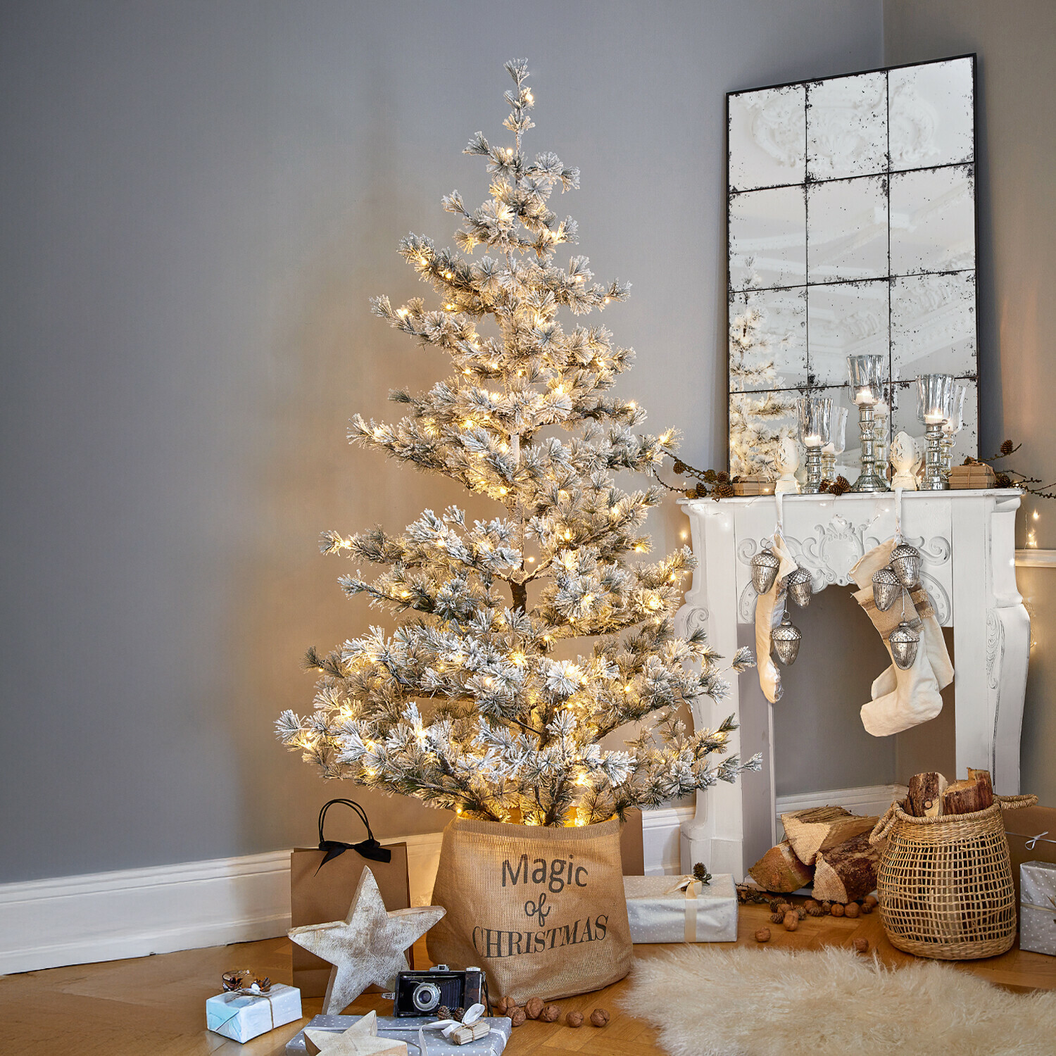 Sapin de Noël Sapi Sapin artificiel enneigé avec lumières chaudes dans un sac en jute Magic, décoration de Noël élégante