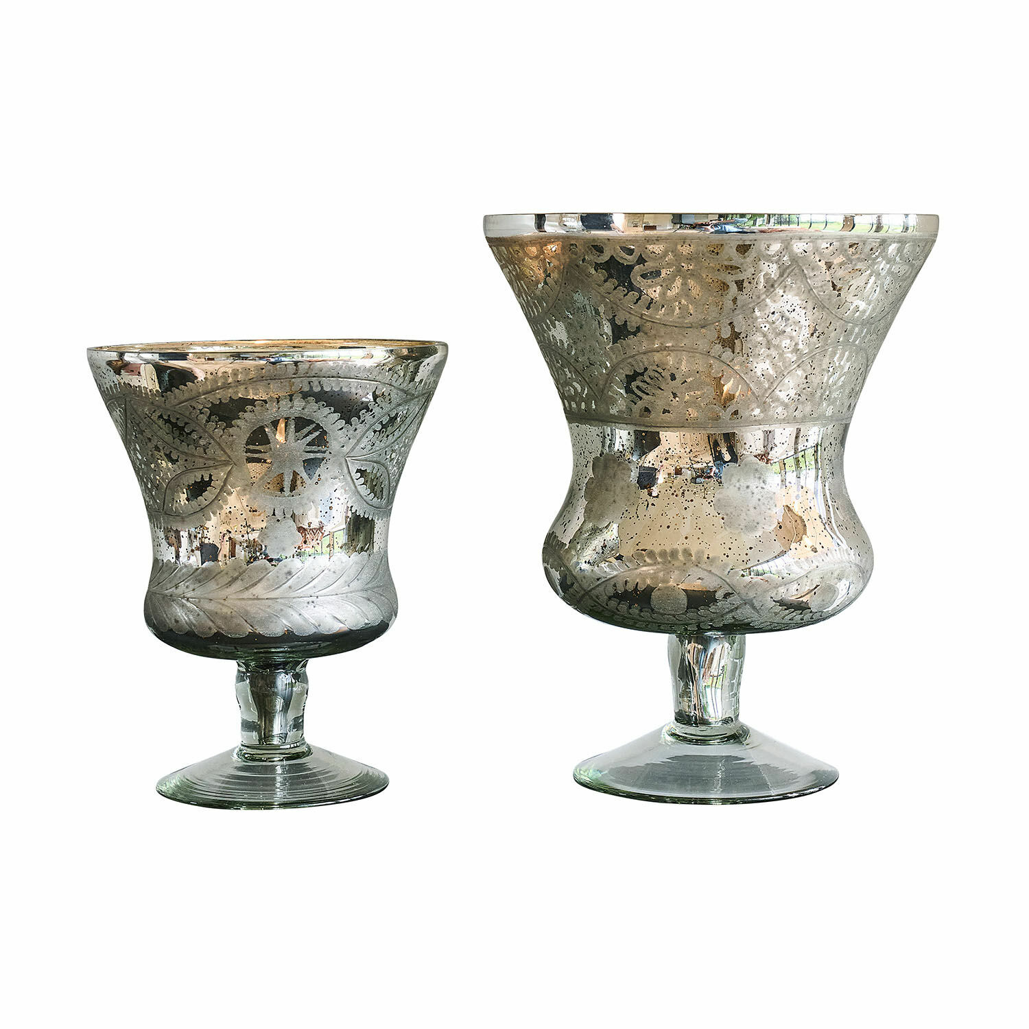 Windlicht set van 2 Zorayne Twee decoratieve glazen windlichten met zilveren metallic afwerking en bloemmotief