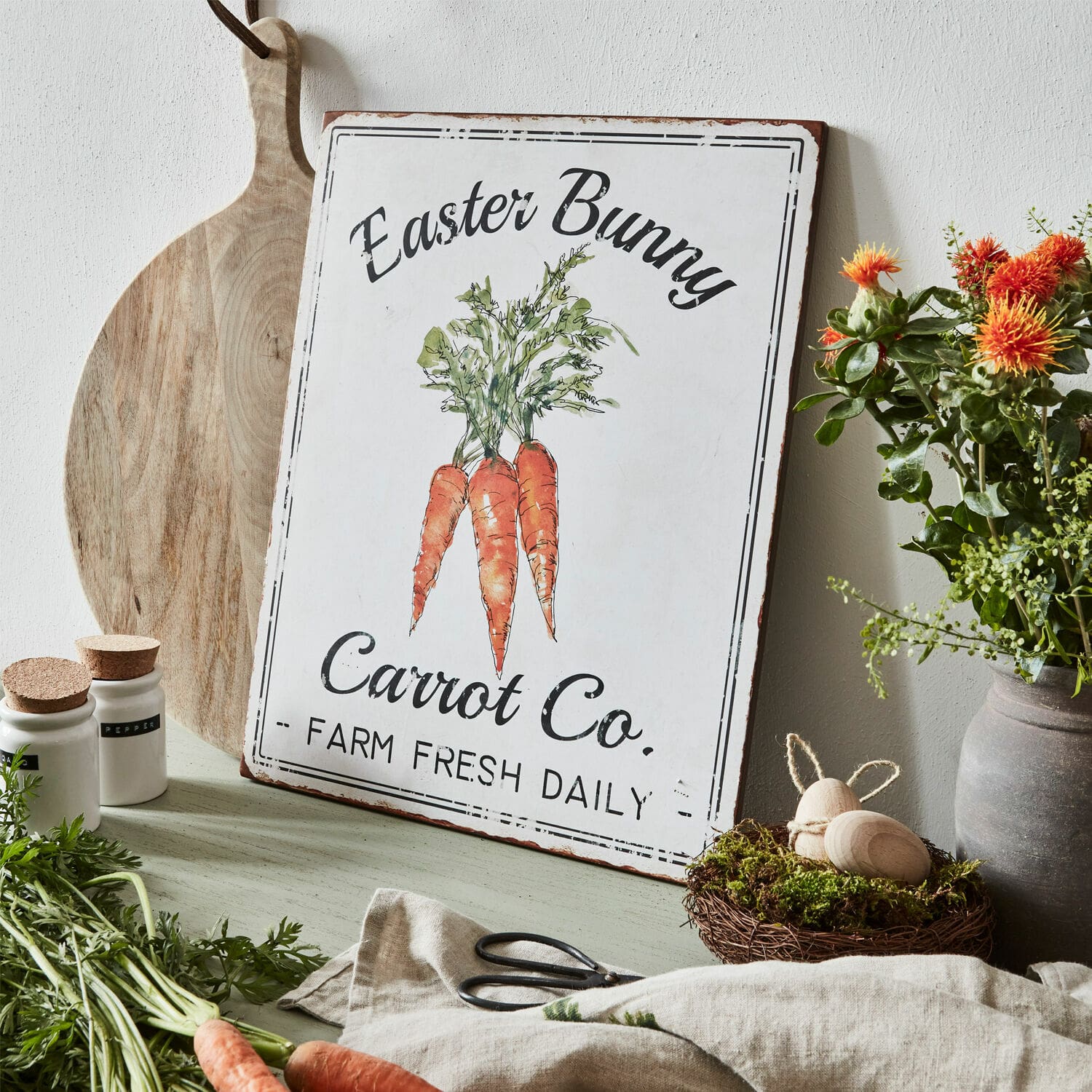 Plaque décorative Gimont Plaque décorative en métal avec motif carotte et inscription Easter Bunny Carrot Co. style rustique