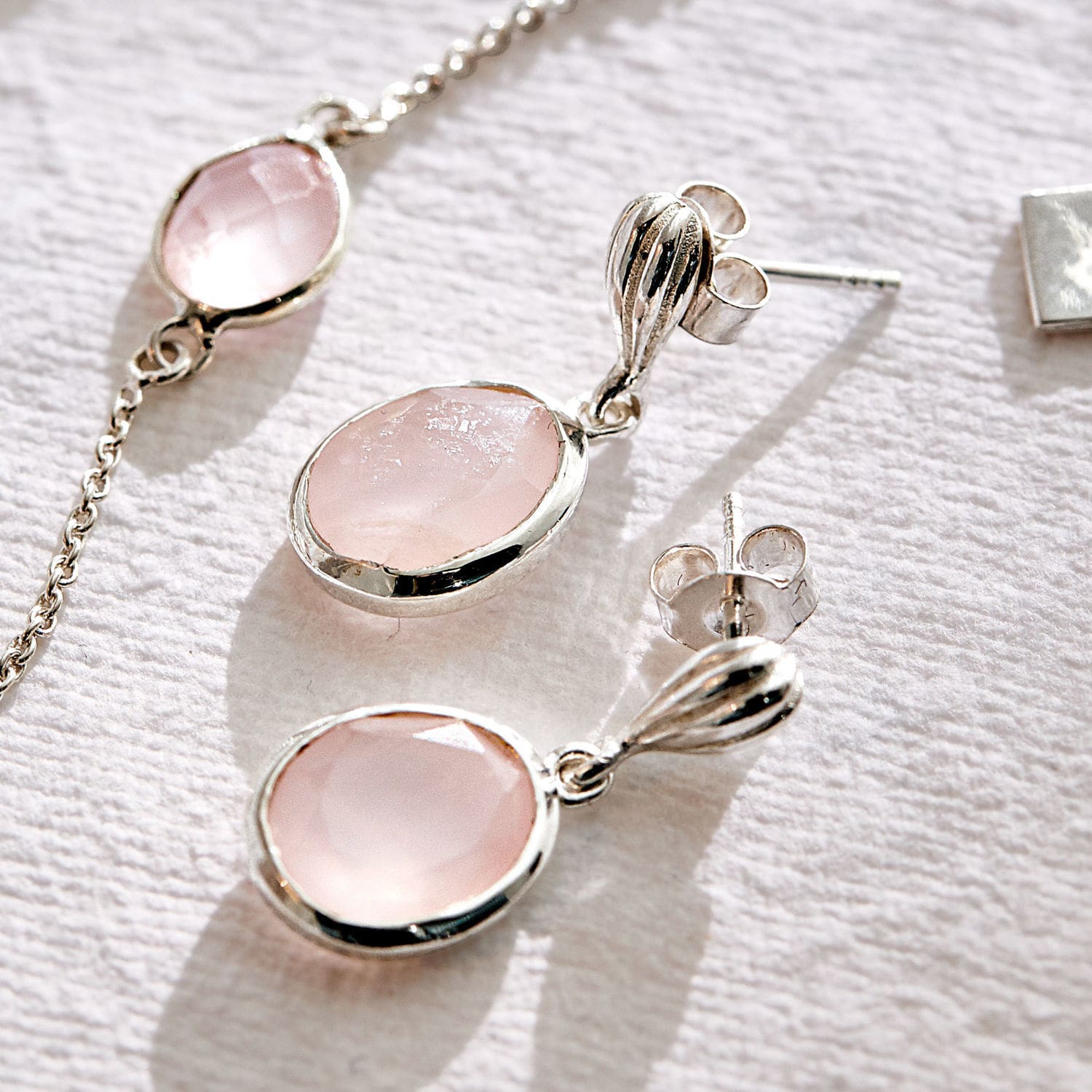 Boucles d'oreilles en argent avec pierre rose ovale, bijou féminin délicat