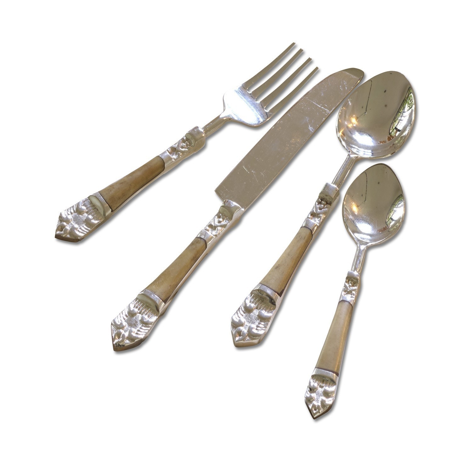 Lot de 4 couverts Ferrette Ensemble de couverts avec manches beige et parties métalliques, accessoires de cuisine élégants