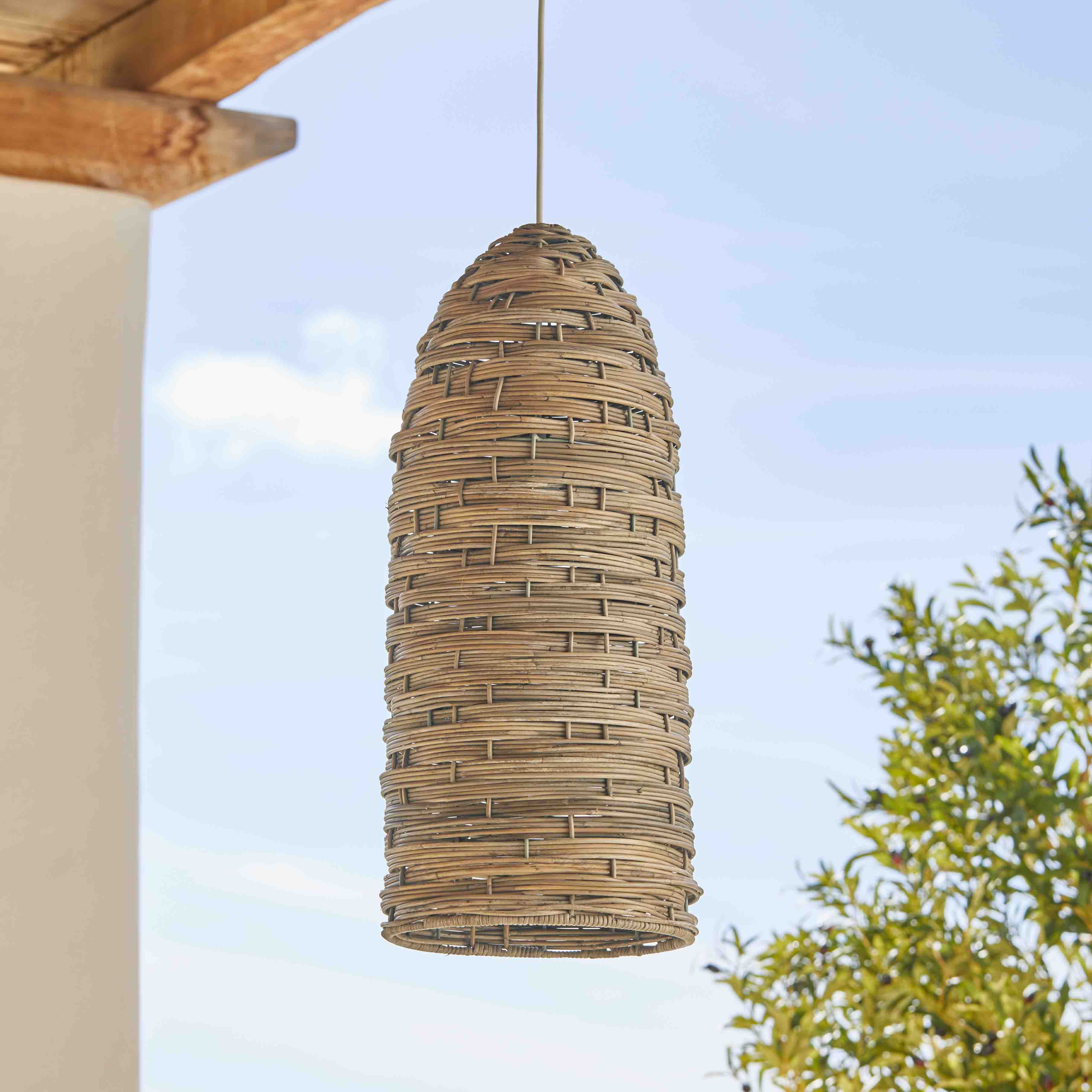 Hanglamp van natuurlijk riet, geschikt voor sfeervolle binnenverlichting en decoratie