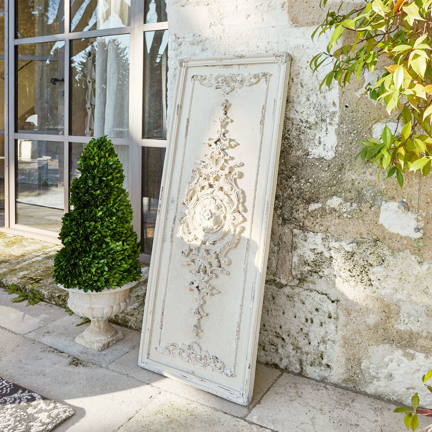 Sierpaneel Corsy Decoratief wit houten paneel met gesneden patroon, vintage stijl voor tuin