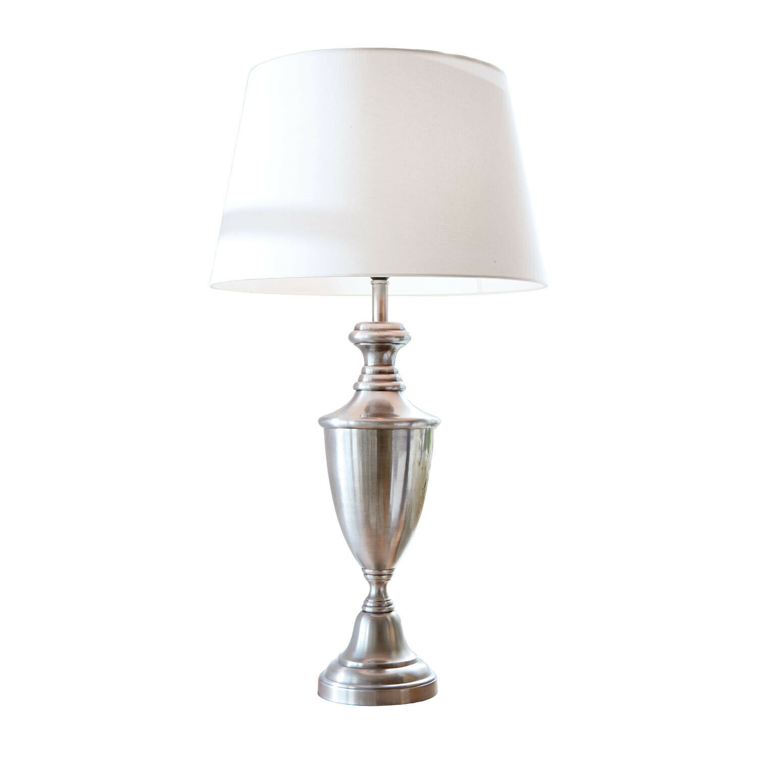 Tafellamp Montalure Elegante tafellamp met zilverkleurige metalen voet en witte kap voor woonkamer