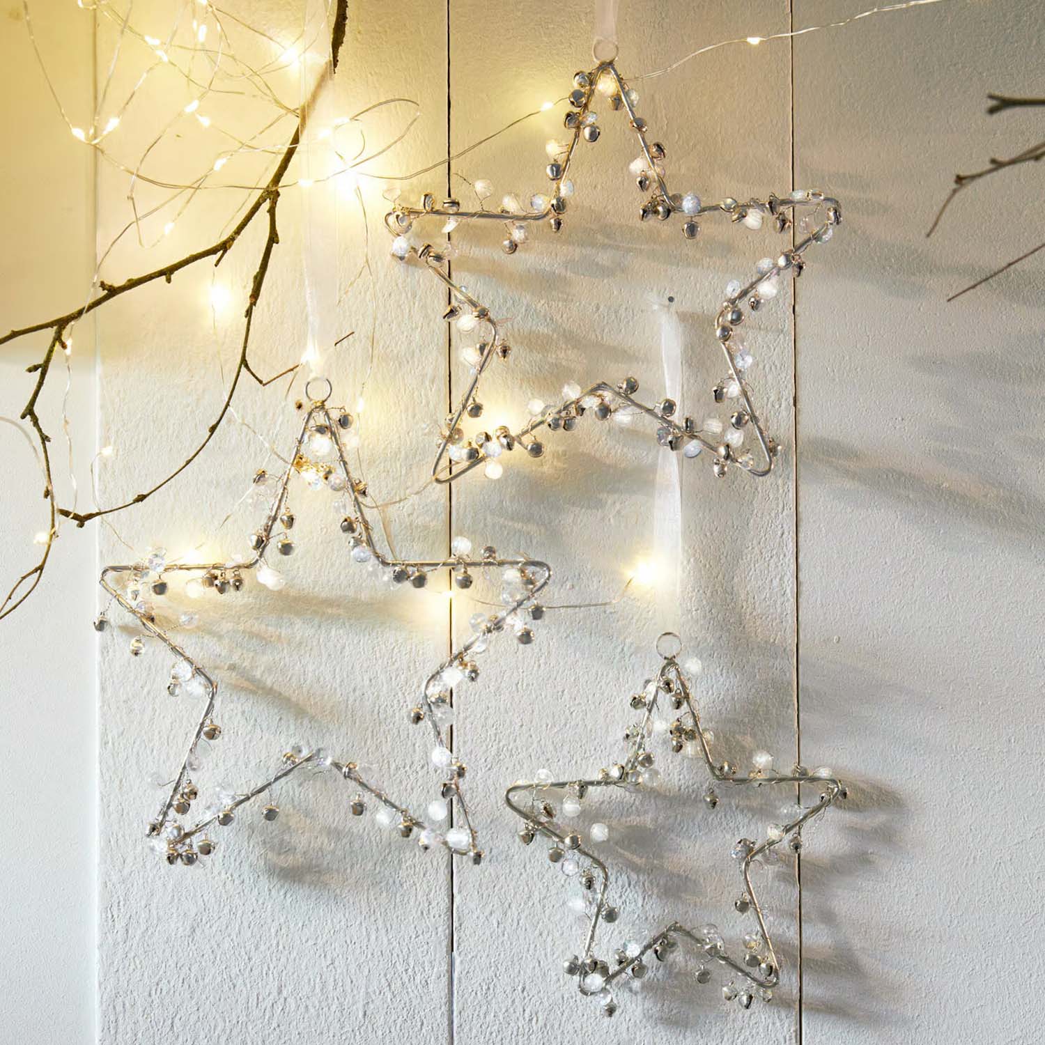 Étoiles décoratives en métal avec clochettes et lumières LED pour décoration intérieure festive
