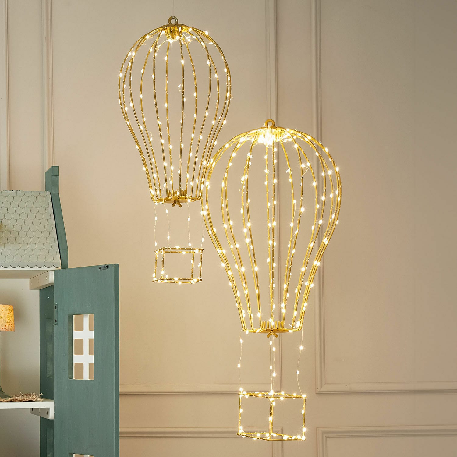 Lot de 2 montgolfières à LED Bylle Luminaires décoratifs en forme de montgolfières en métal doré avec guirlandes LED à lumière chaude