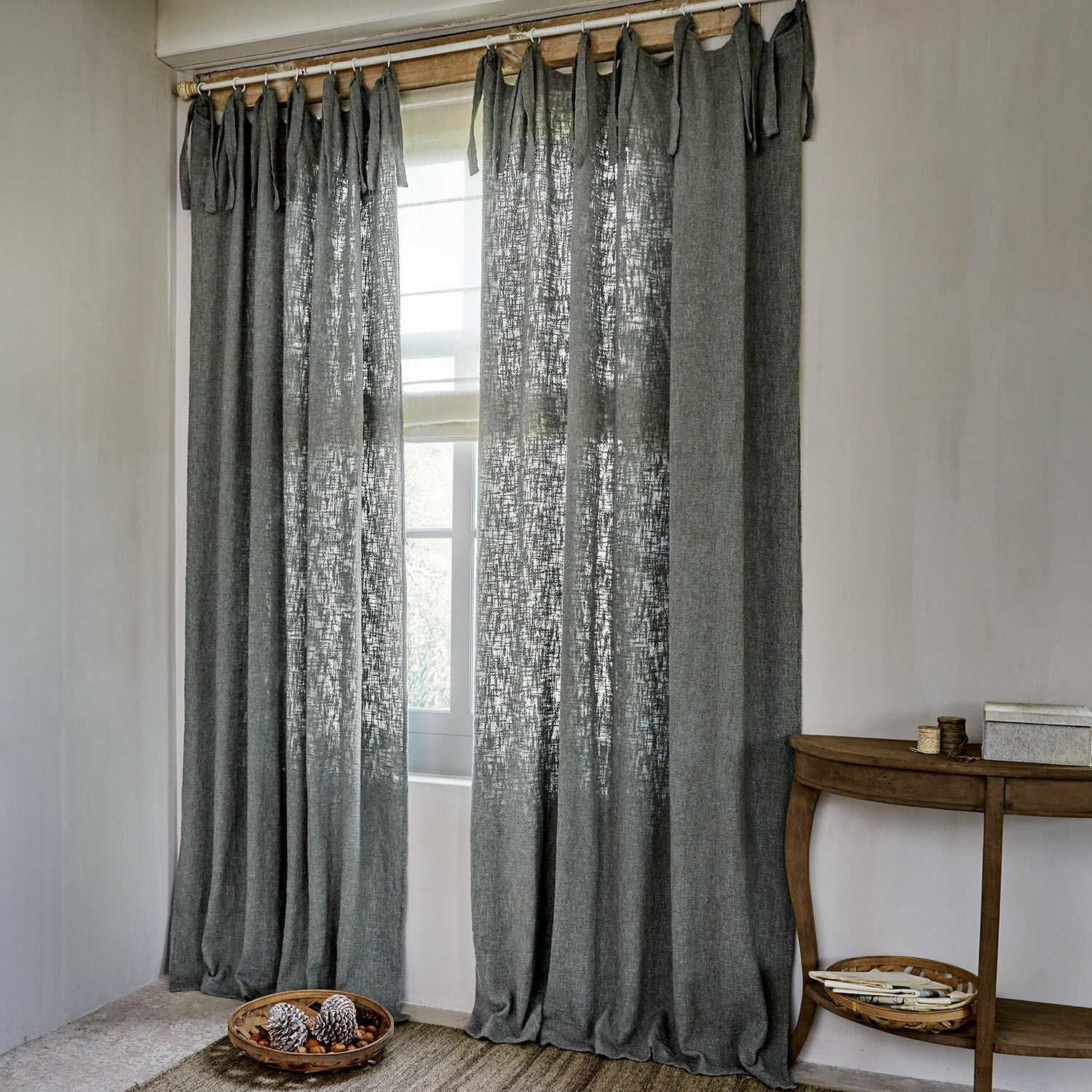 Gordijn Pont-Arcy Grijze linnen gordijnen met gebonden linten, lichtdoorlatend, stijlvolle raamdecoratie voor woonkamer