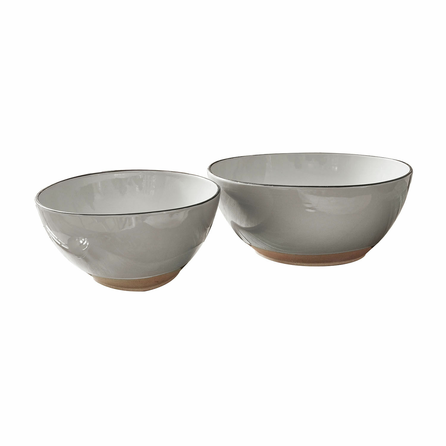 Set van twee grijze keramische saladeschalen met natuurlijke bruine bodem, praktische keukenschalen