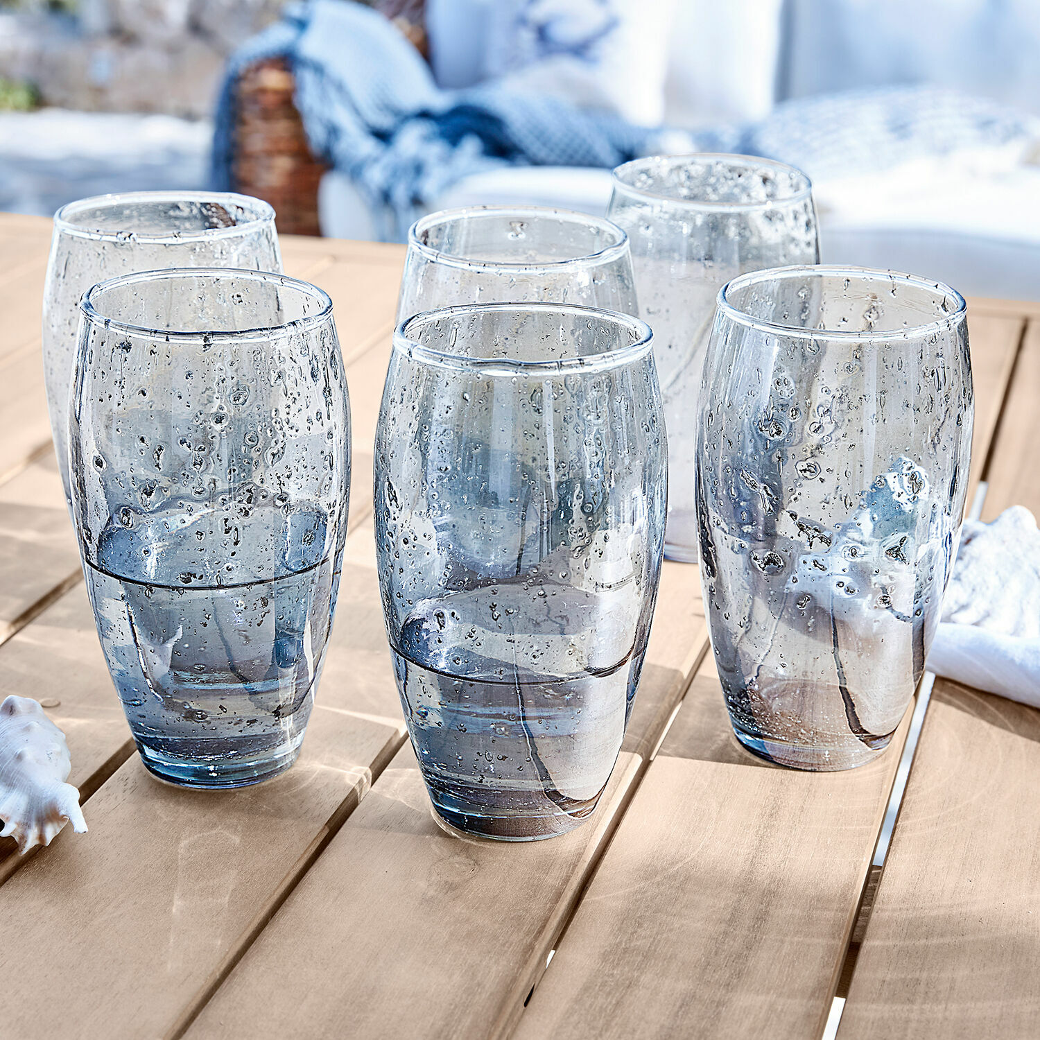 Glas set van 6 Kampala Set van zes blauwe glazen met bubbels, perfect voor drankjes op het terras