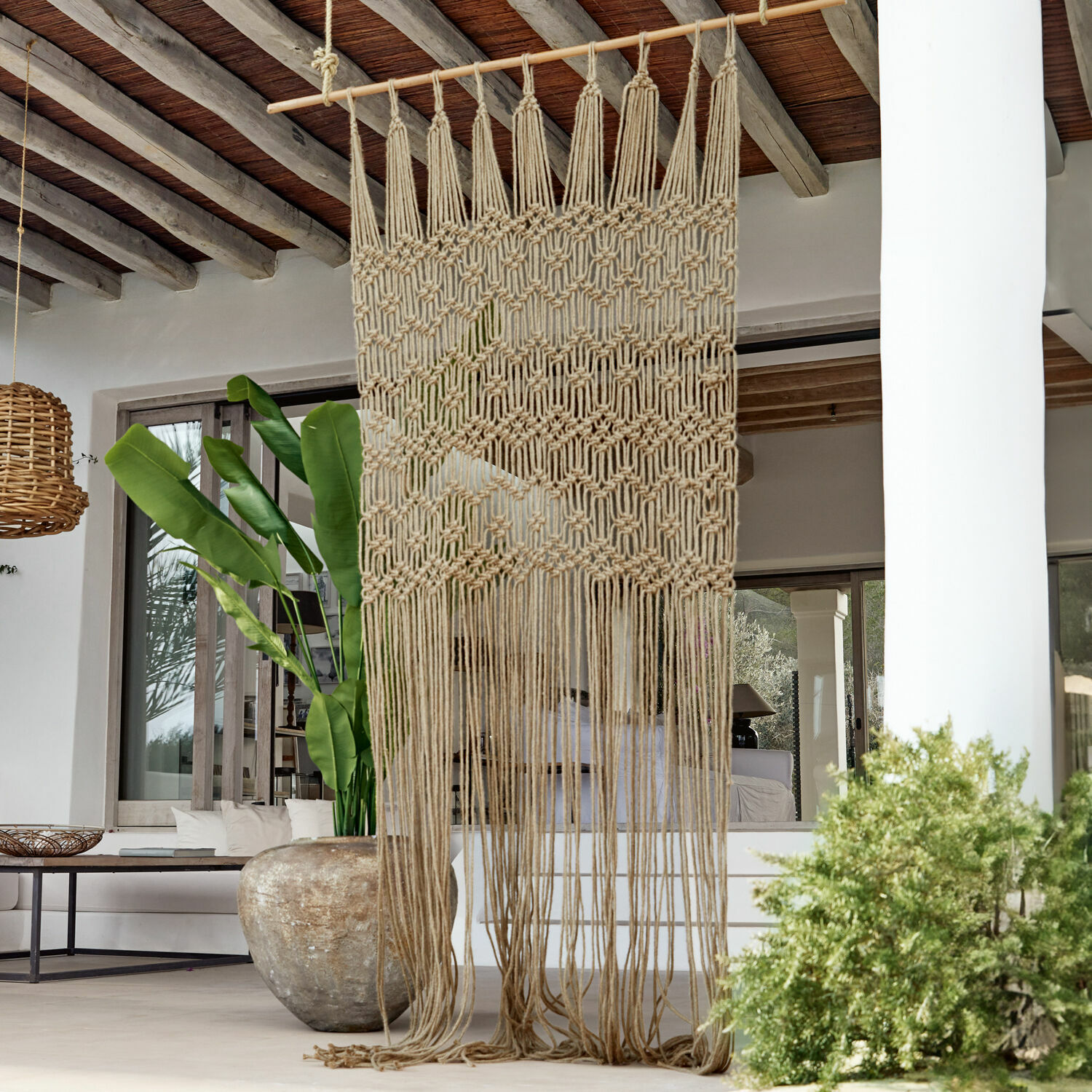 Rideau macramé décoratif en corde naturelle beige pour une ambiance bohème et écologique