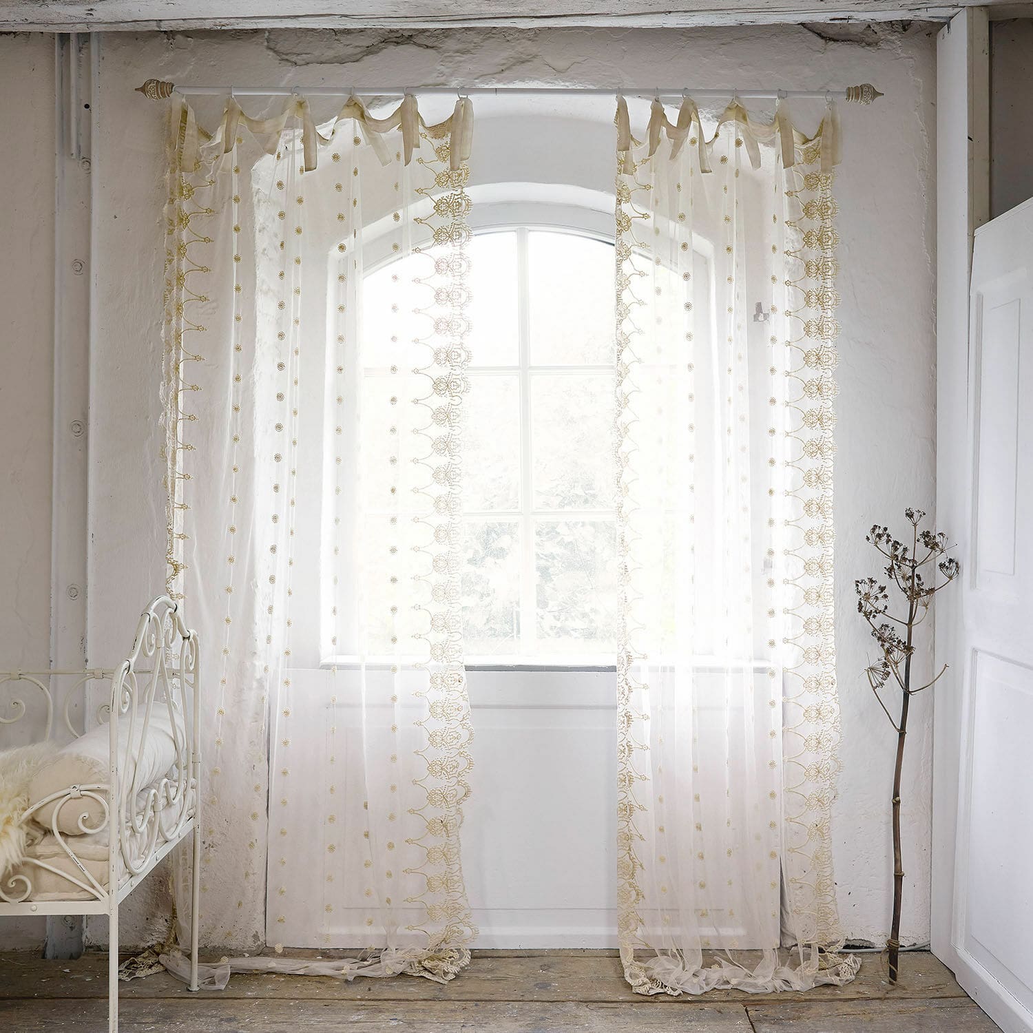 Voilage Elaisa Voilage transparent beige avec broderie délicate pour décoration de fenêtre lumineuse