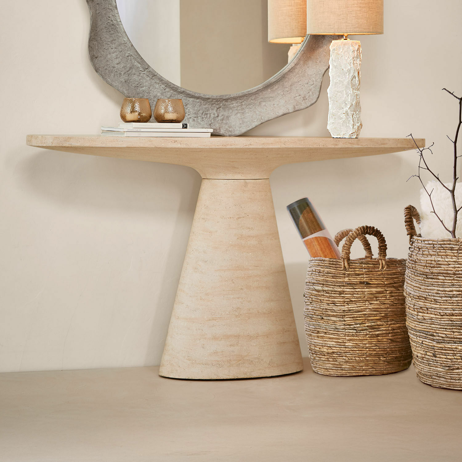 Consoletafel Castelano Beige stenen console met kegelvormige voet, modern design voor woonkamer