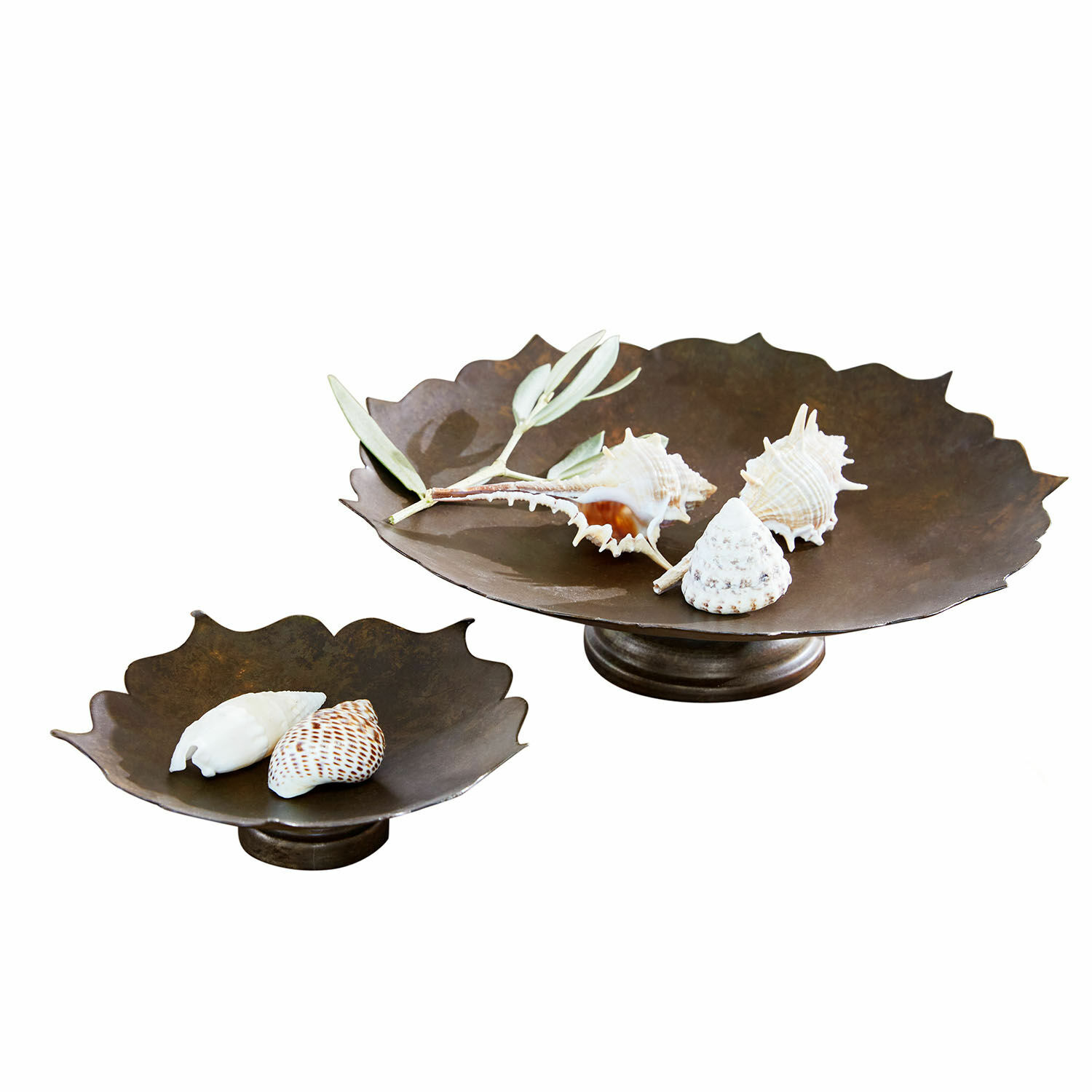 Lot de 2 coupes décoratives Viverto Ensemble de deux coupelles décoratives en métal brun avec coquillages et branche d'olivier