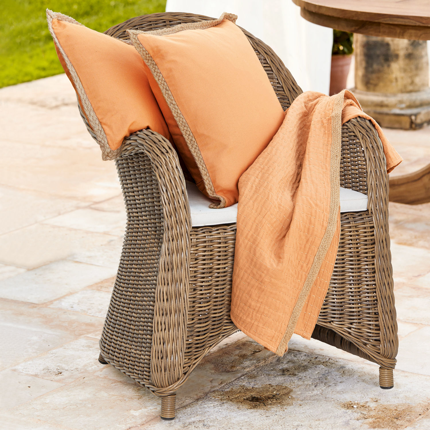 Fauteuil Kerun Fauteuil en rotin avec coussins et plaid orange pour terrasse ou jardin