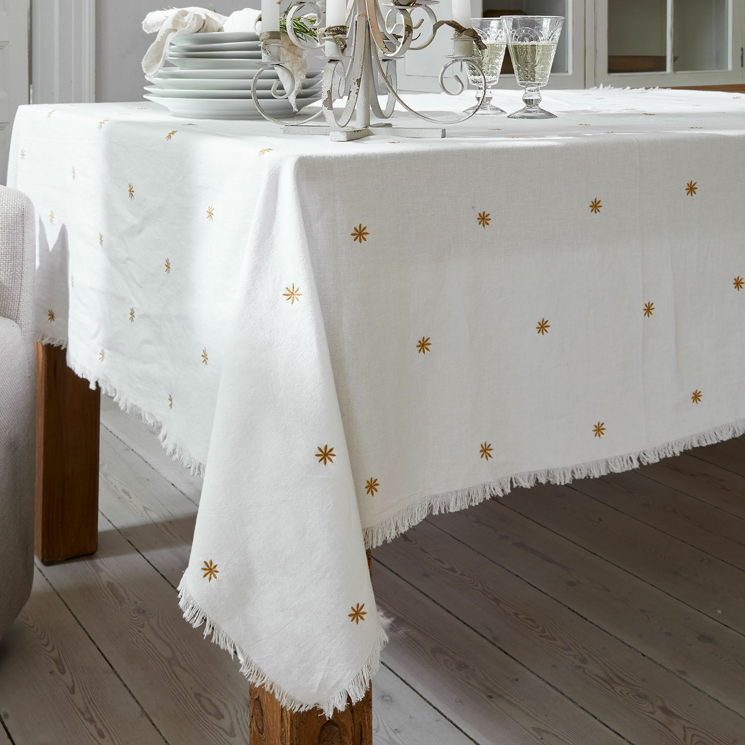 Nappe Fjalara Nappe en lin blanc avec franges et étoiles dorées, décoration de table élégante