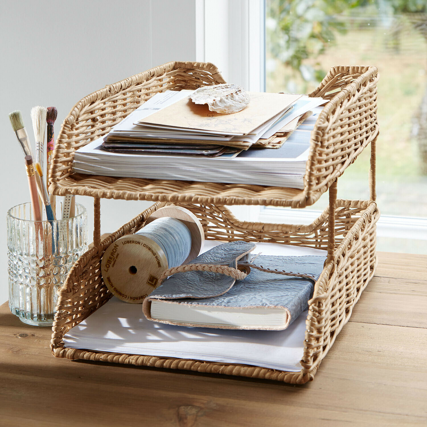 Organisateur à deux niveaux en rotin naturel pour papiers et accessoires de bureau