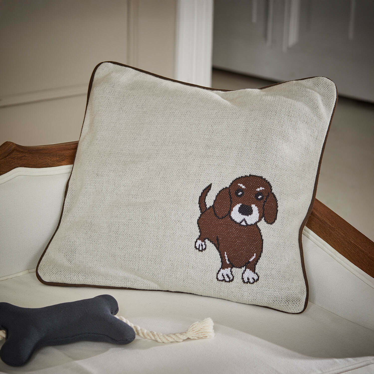 Housse de coussin Mehrana Coussin beige avec bordure marron et broderie chien, tissu doux pour décoration intérieure
