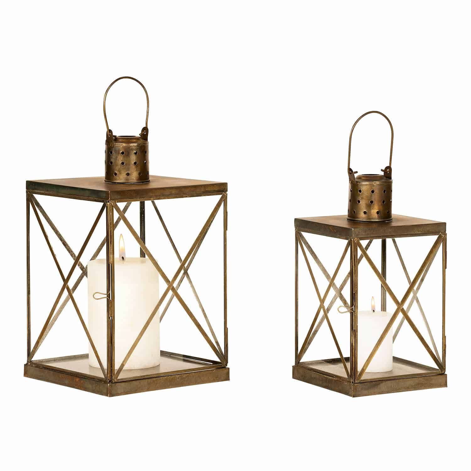 Lot de 2 lanternes Garance Ensemble de deux lanternes en métal couleur laiton avec bougies blanches et poignées de transport