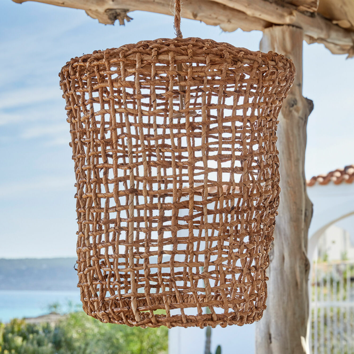 Abat-jour Wellsford Suspension en corde naturelle tressée marron, luminaire décoratif pour intérieur et extérieur.