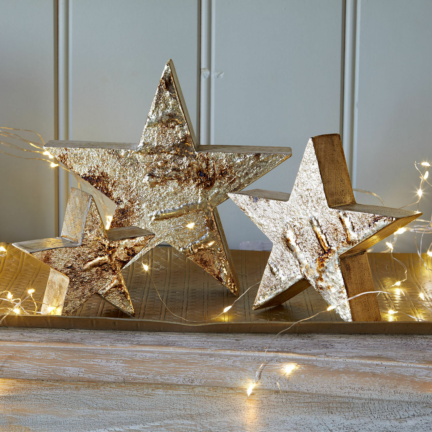 Lot de 3 étoiles Myrska Ensemble de trois étoiles décoratives en métal doré pour décoration intérieure festive