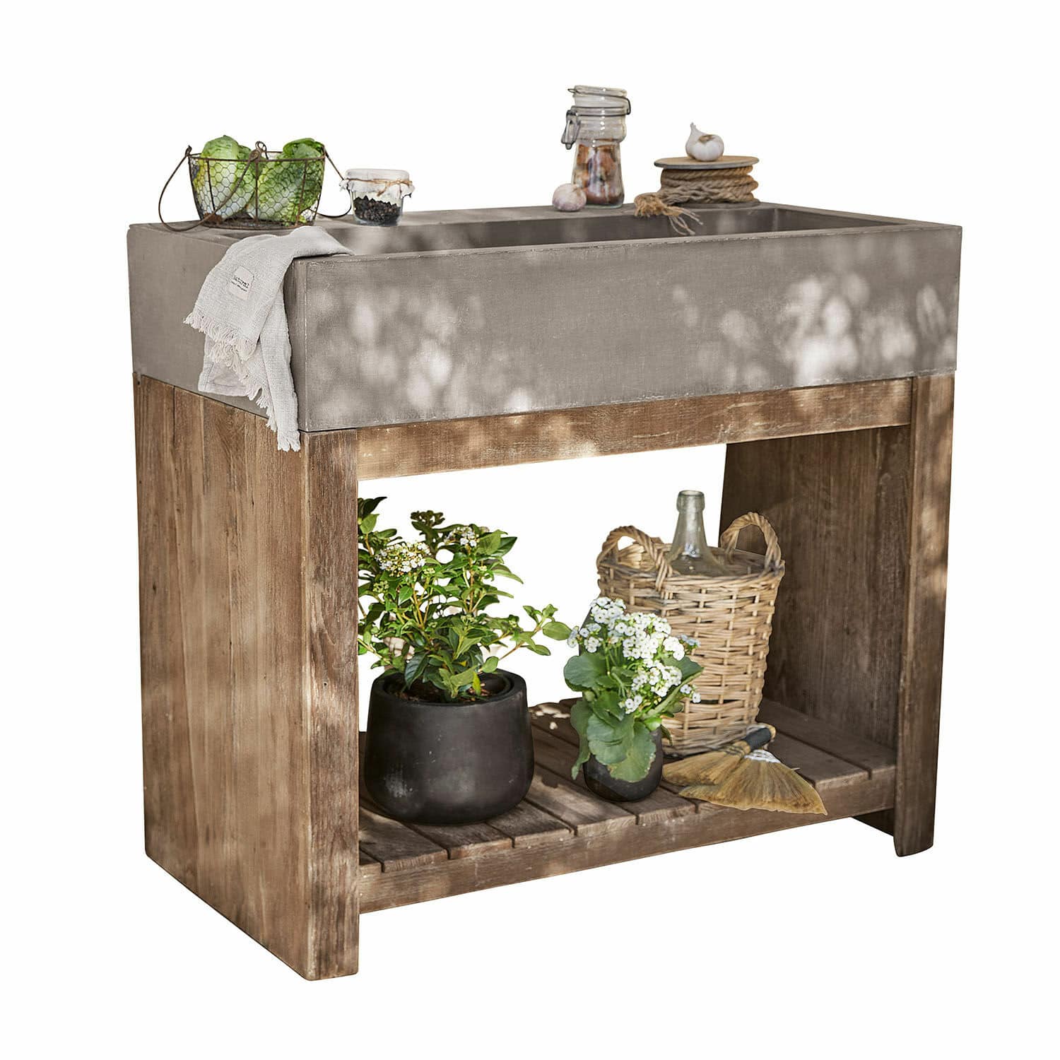 Table de jardin avec plateau en béton et base en bois naturel avec décorations florales