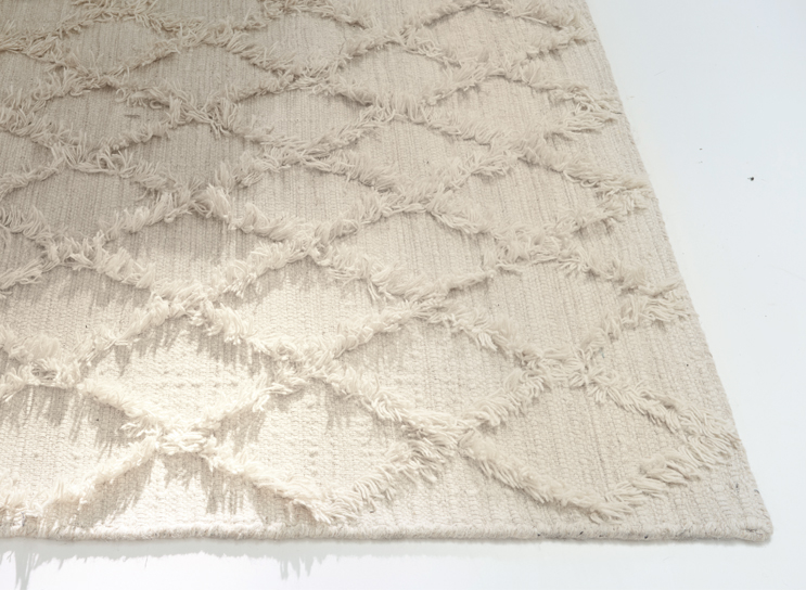 Tapis beige avec motif losange en relief et franges, décoration intérieure style bohème