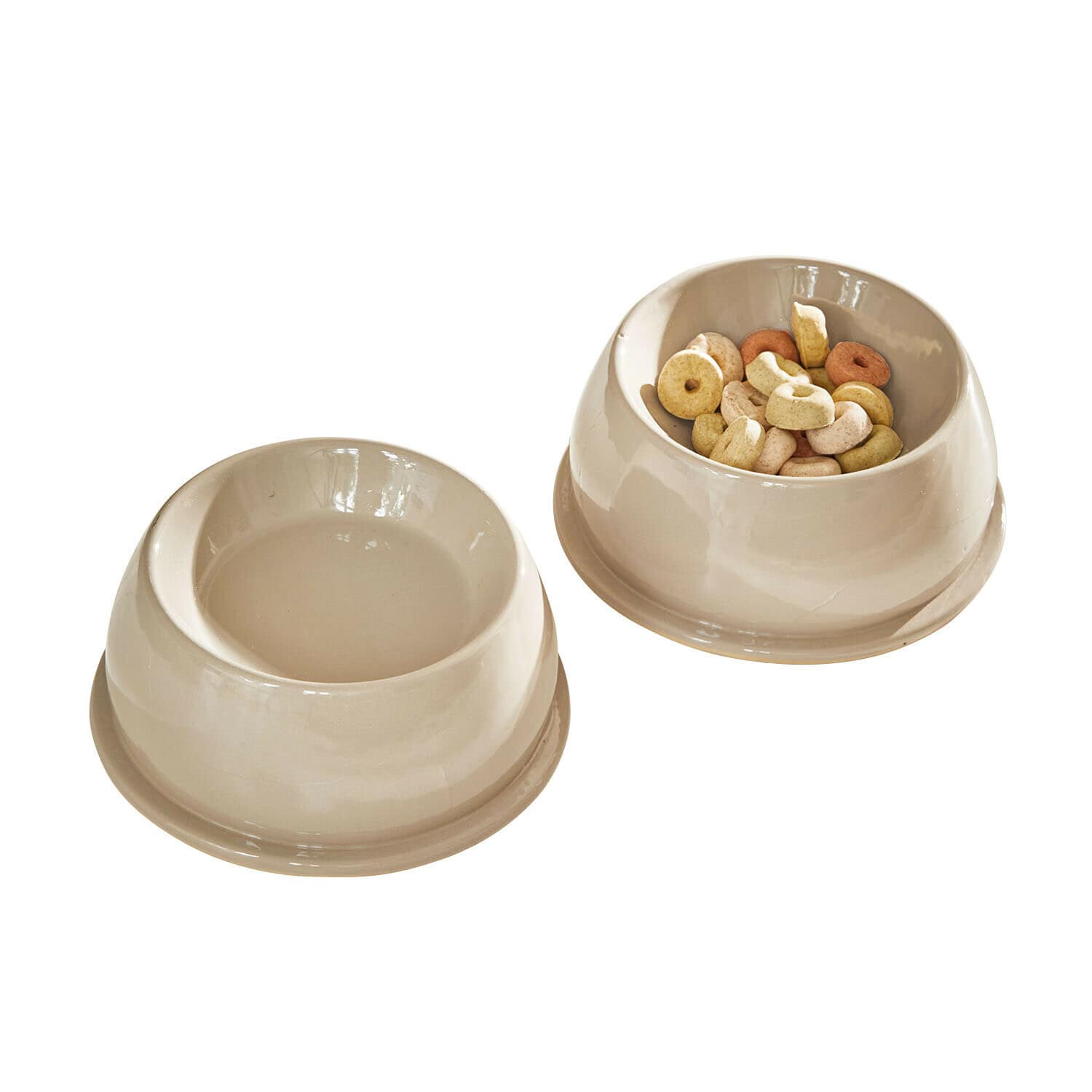 Lot de 2 gamelles Kireva Deux gamelles en céramique beige pour animaux, une remplie de croquettes, l'autre vide, accessoires pratiques pour chiens
