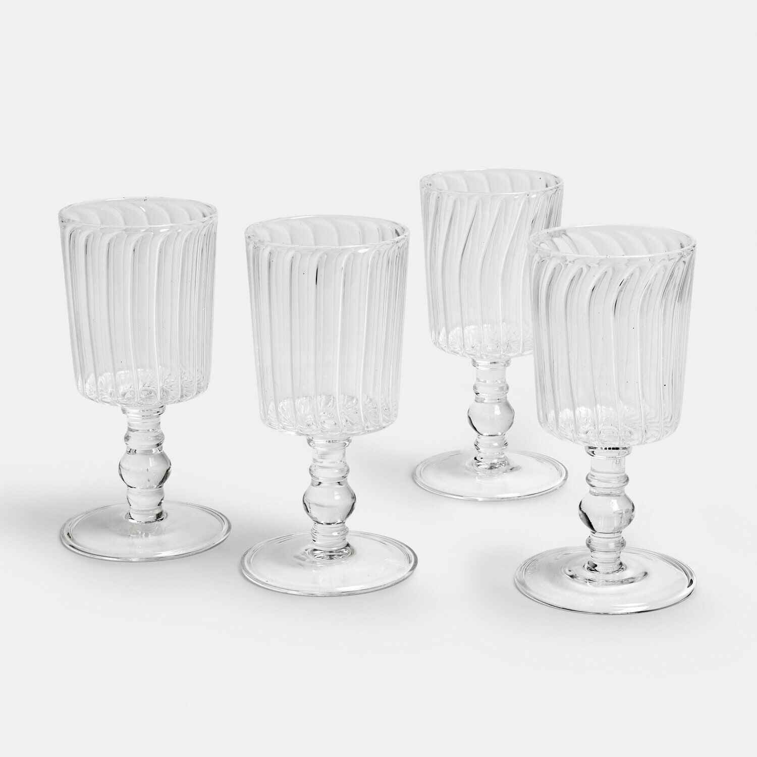 Glas set van 4 Lianzo Set van vier doorzichtige geribbelde glazen op steel voor dranken