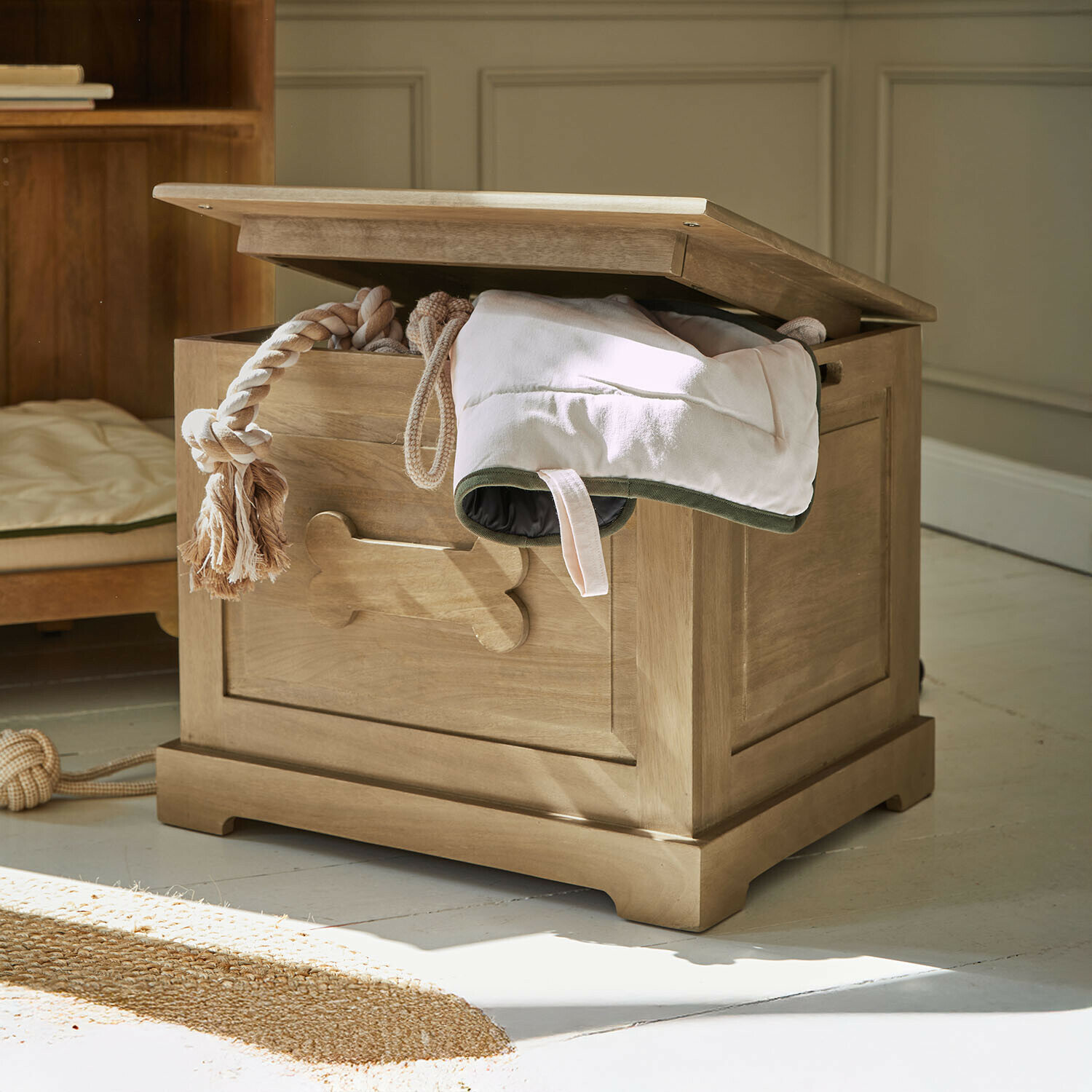 Kist Alourine Houten kist in natuurlijke kleur met botmotief voor het opbergen van hondenspeelgoed en accessoires