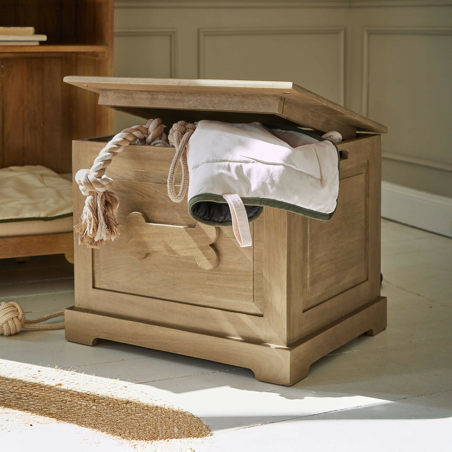 Kist Alourine Houten kist in natuurlijke kleur met botmotief voor het opbergen van hondenspeelgoed en accessoires