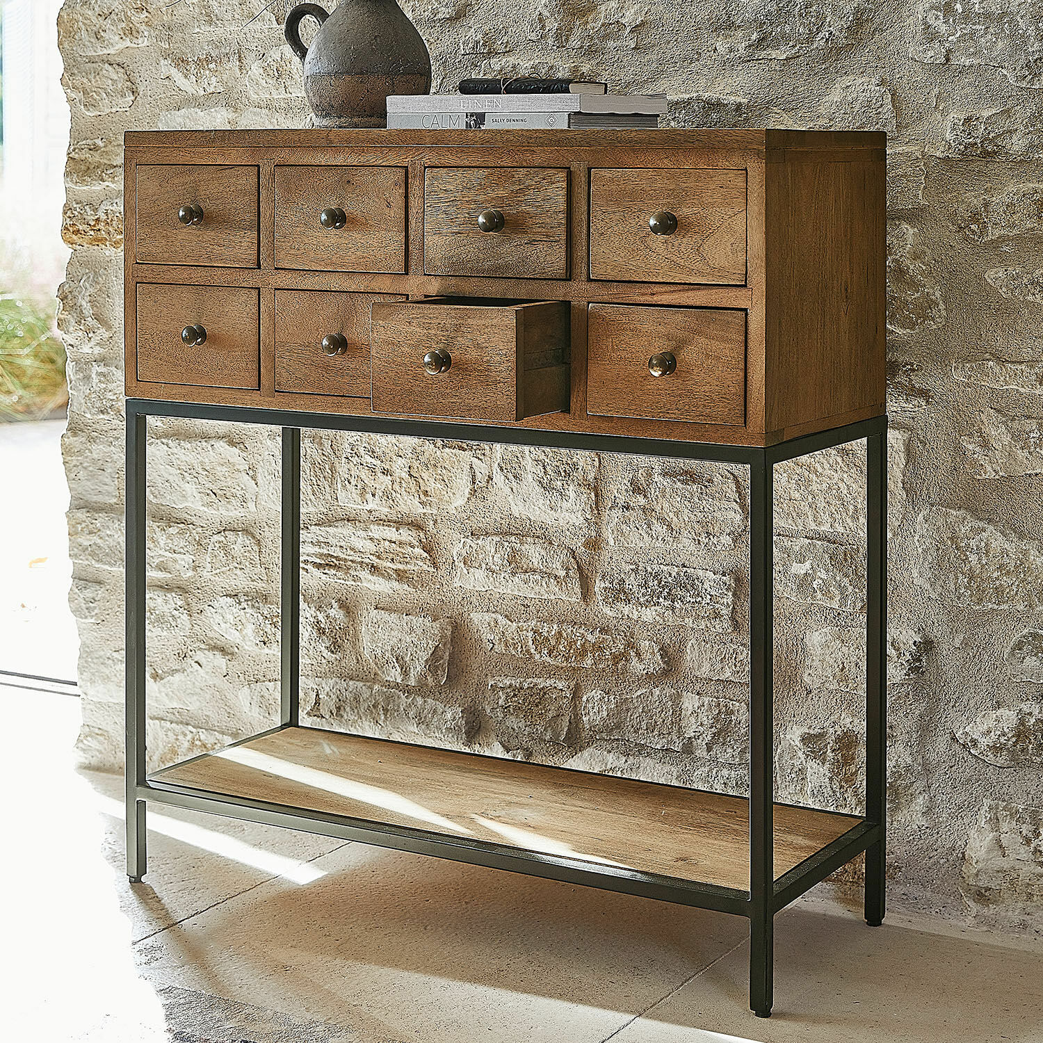 Console Mistyvale Console en bois et métal avec huit tiroirs couleur bois naturel, meuble de rangement élégant